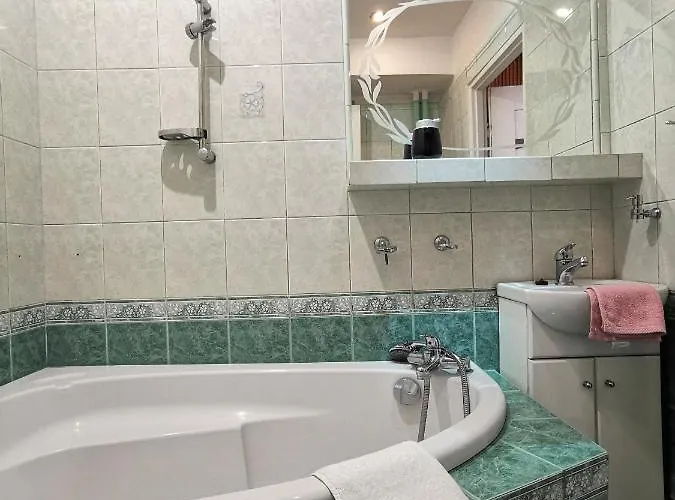 Two Bedrooms Faktura Fast Check-in 24h شقة